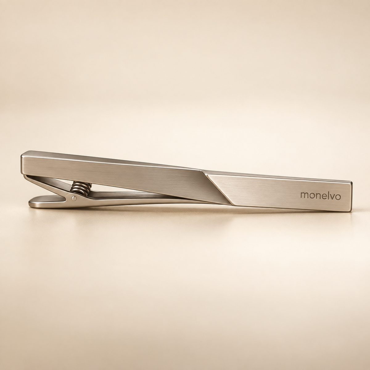 Monelvo™ Plane Shift Tie Clip